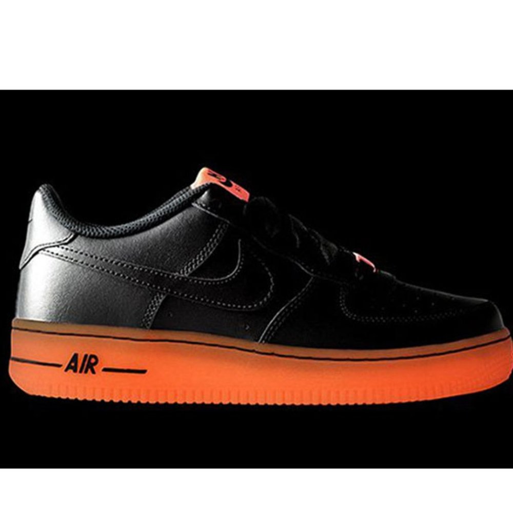 NIKE AIR FORCE 1 PREMIUM 748981 001